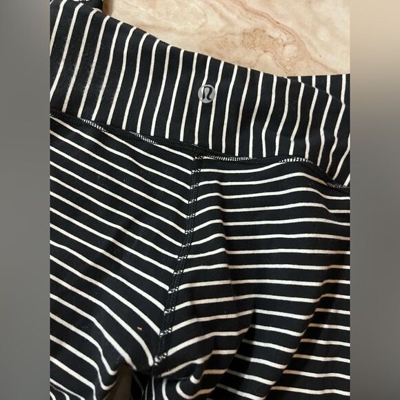 Lululemon Wunder Under Pant Parallel Stripe Black White / Black Size 2 - Picture 4 of 5
